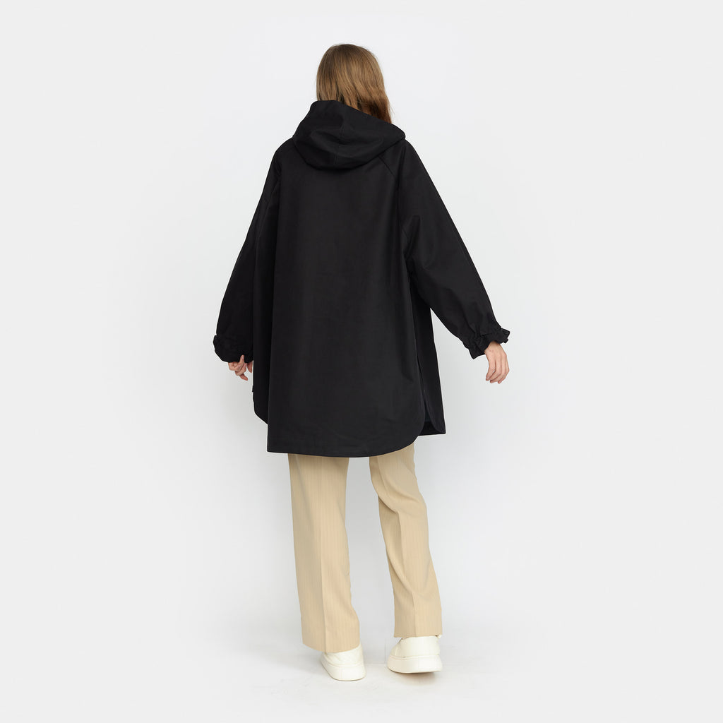 Selfhood Poncho Lightweight Outerwear Black